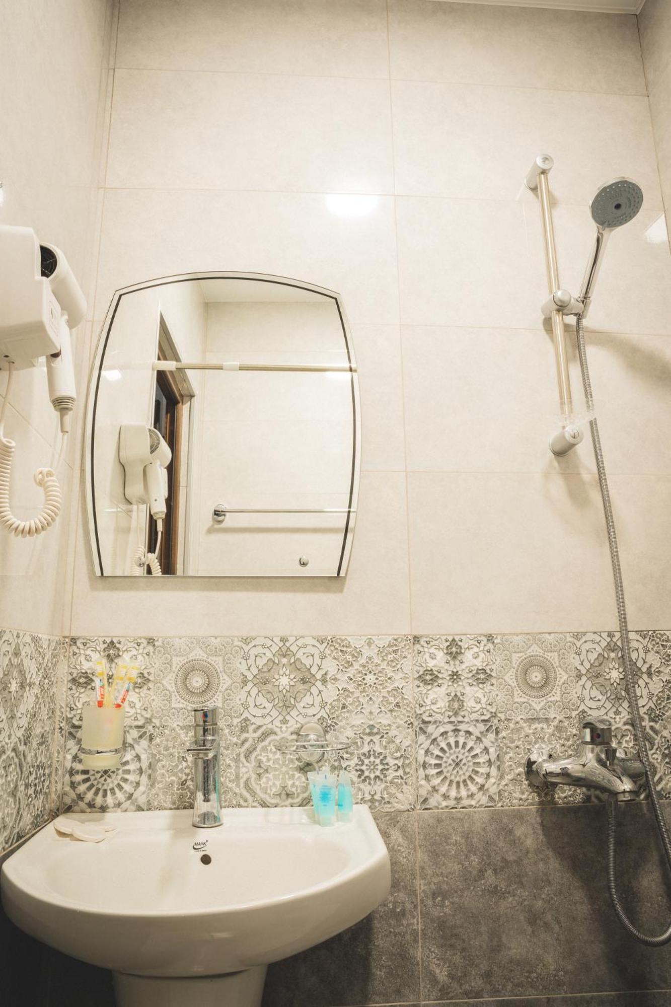 Hh Hotel Тбилиси Экстерьер фото