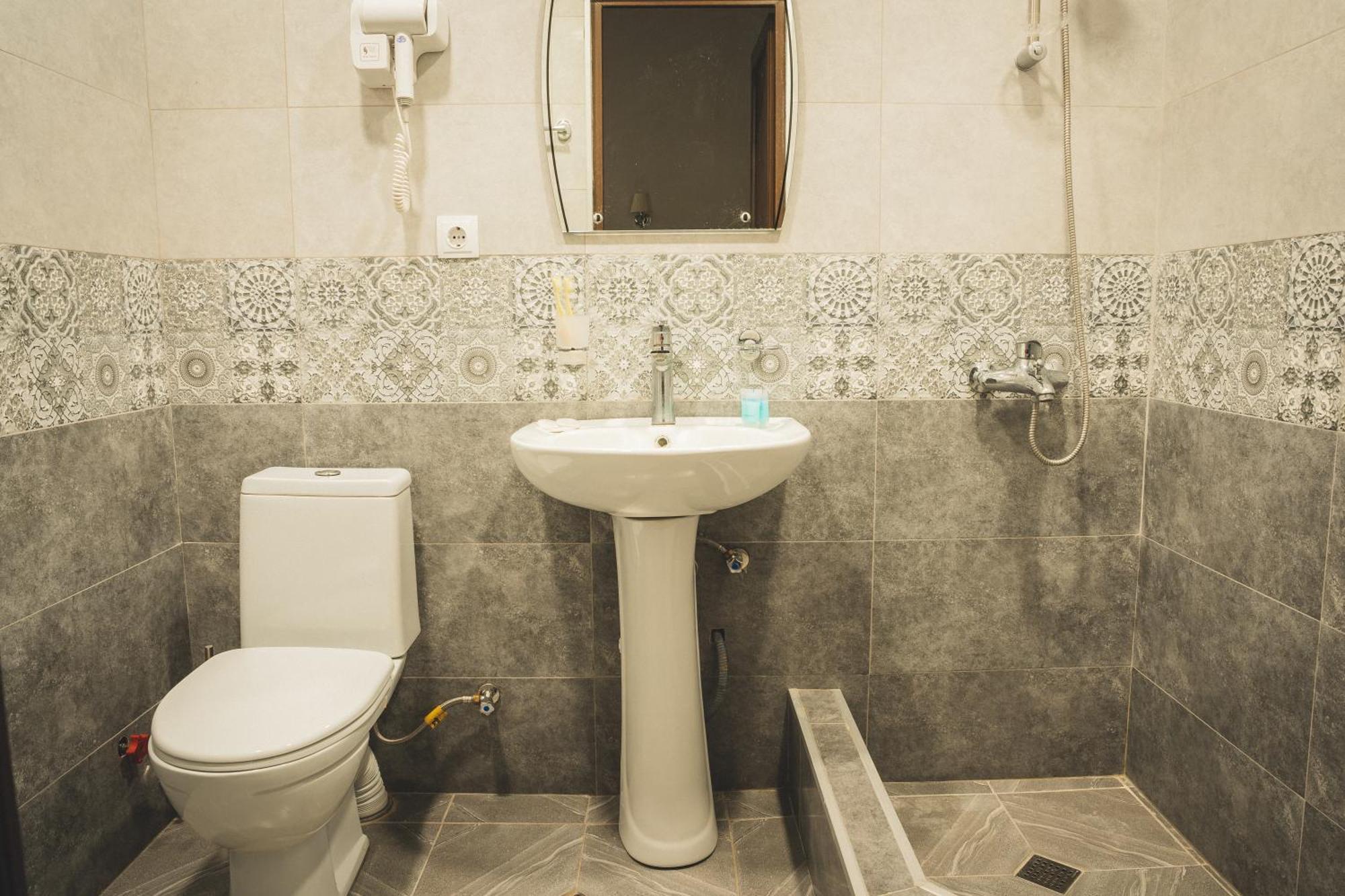 Hh Hotel Тбилиси Экстерьер фото