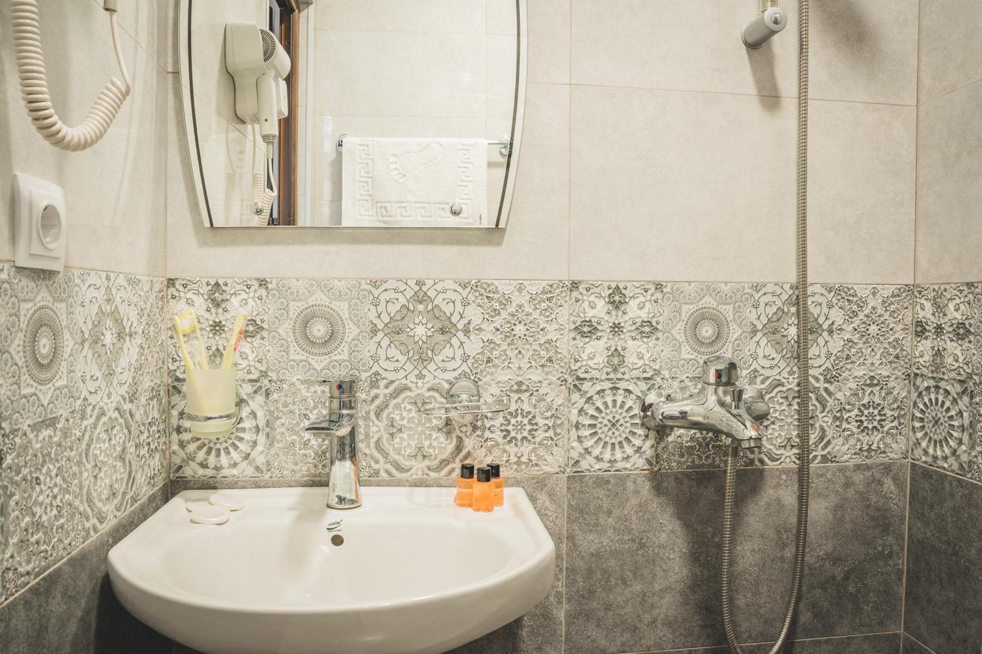 Hh Hotel Тбилиси Экстерьер фото