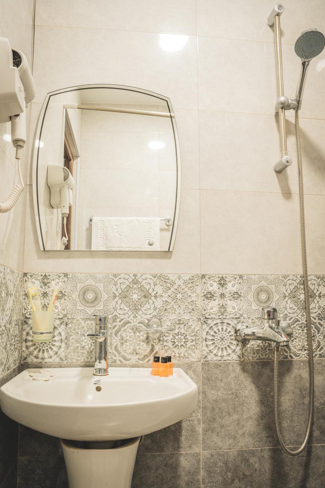 Hh Hotel Тбилиси Экстерьер фото
